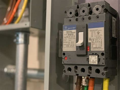 electricity noise coming from breaker box when running dryer|circuit breaker buzz noise.